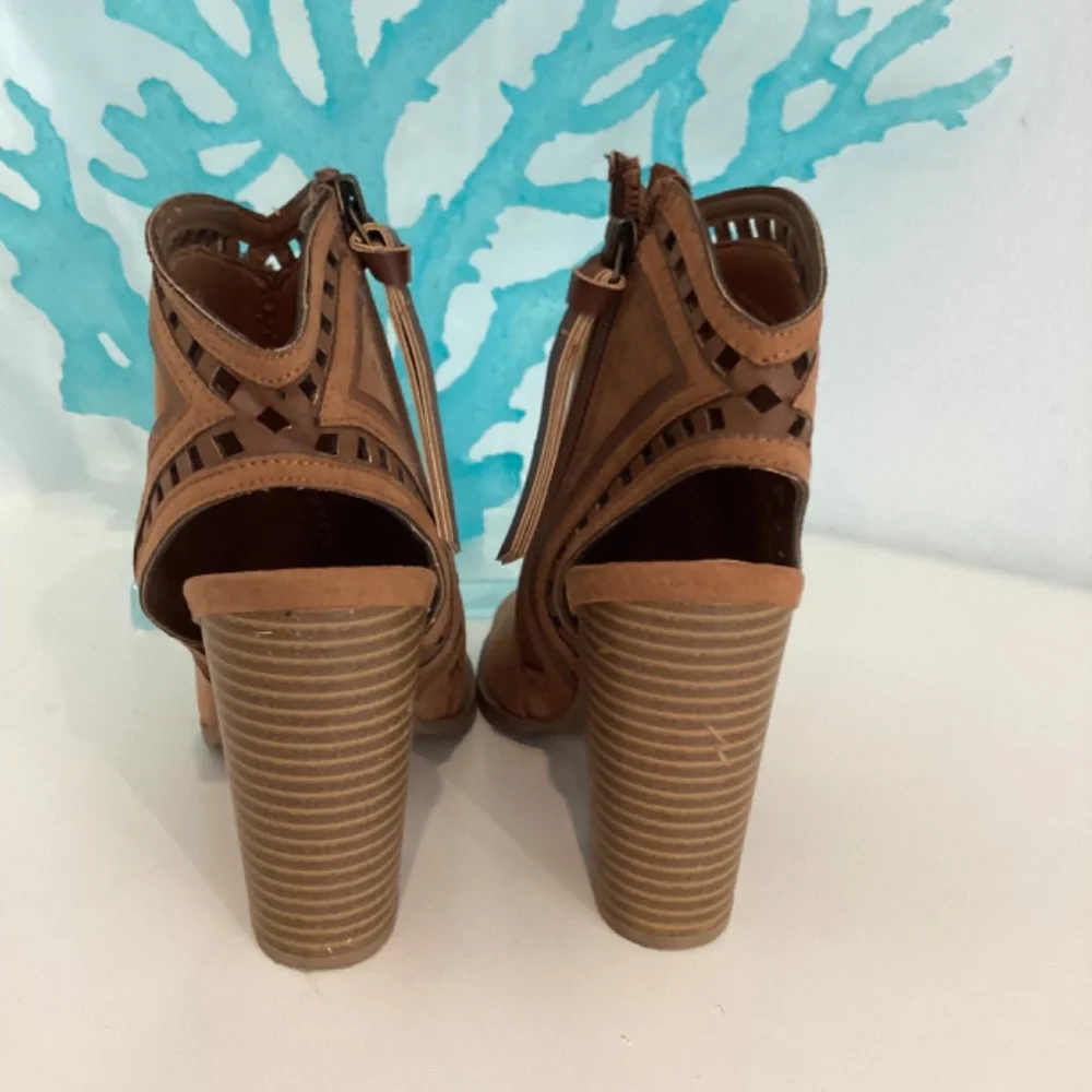 Dolcetta Riley Laser Cut Open Toe Chestnut Ankle Booties Size 6M Chucky Heels